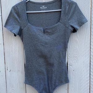 HOLLISTER V CUT GREY BODY SUIT